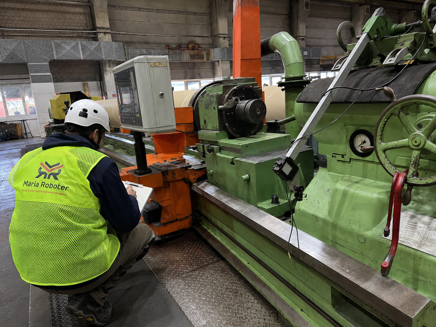 Siemens Sinumerik control and operating detail of the WOHLENBERG V1250 roll lathe